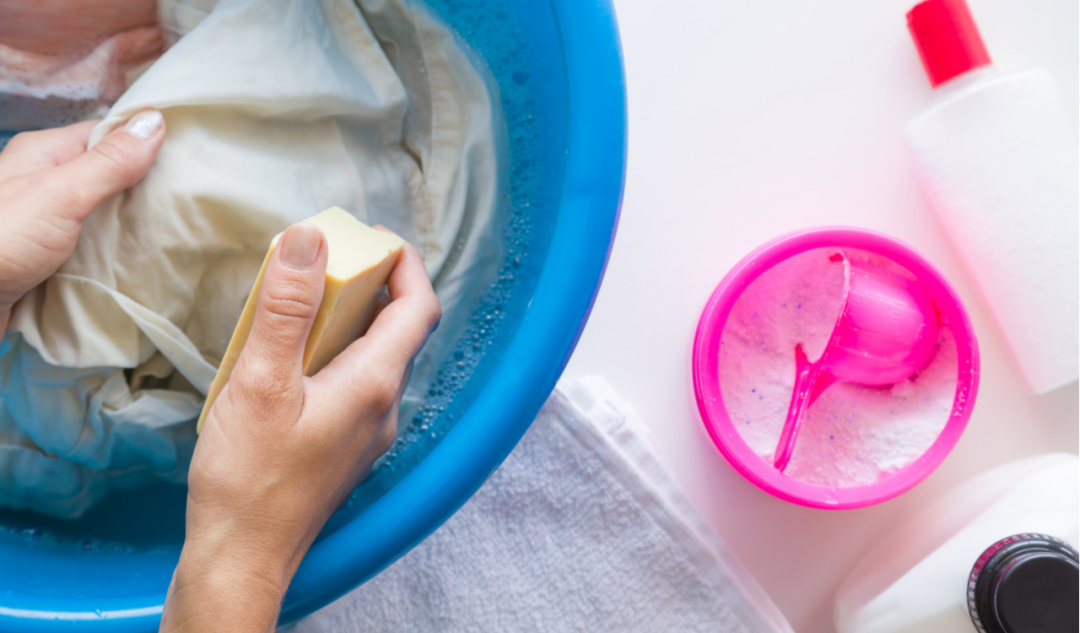 Hoe verwijder je vlekken van mayonaise uit je kleding of tafelkleed